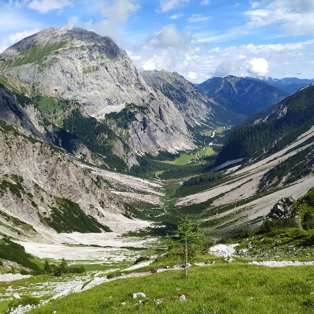 Blick zurück im Karwendel - Aufstieg Richtung Lamsenjoch
